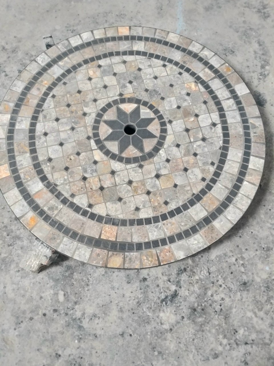 Bàn tròn Mosaic  2022