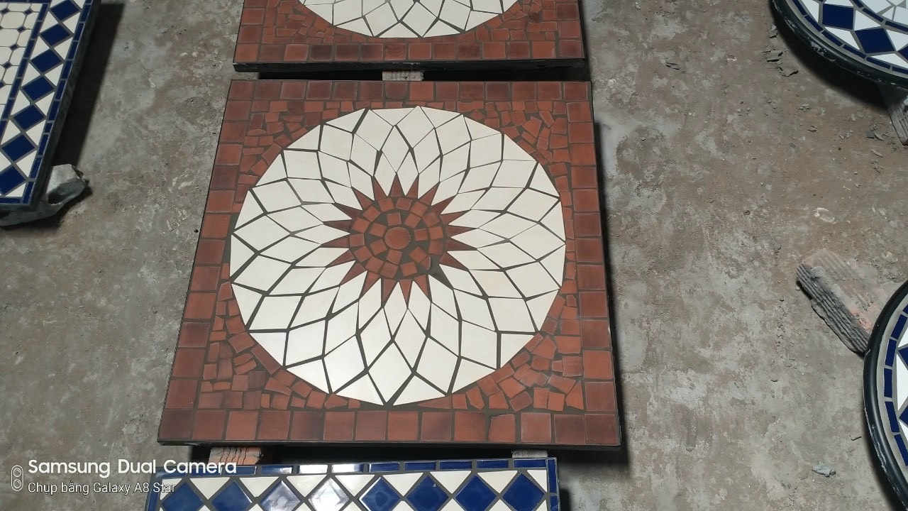 Bàn Vuông Mosaic 2022